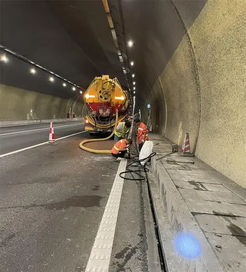 桓仁隧道排水渠清淤